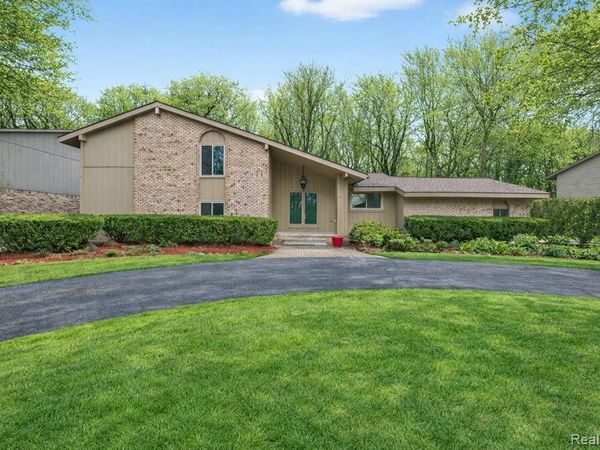 28902 Creek Bend Drive, Farmington, MI 48331
