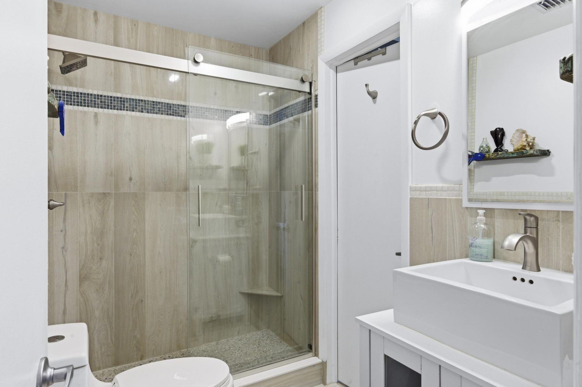 117 Lehane Terrace, Unit 205, North Palm Beach, FL 33408 Photo