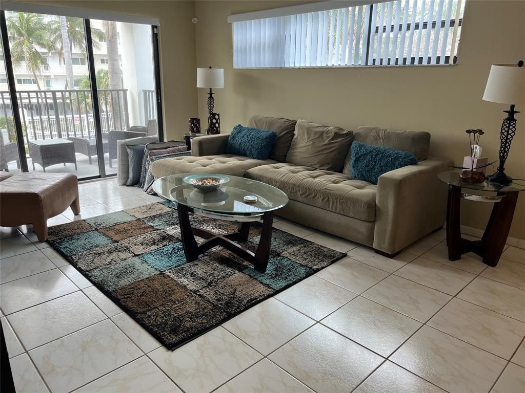 445 SE 21st Avenue, Unit 201, Deerfield Beach, FL 33441 Photo