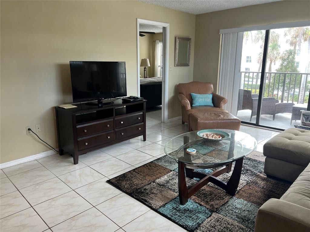 445 SE 21st Avenue, Unit 201, Deerfield Beach, FL 33441 Photo