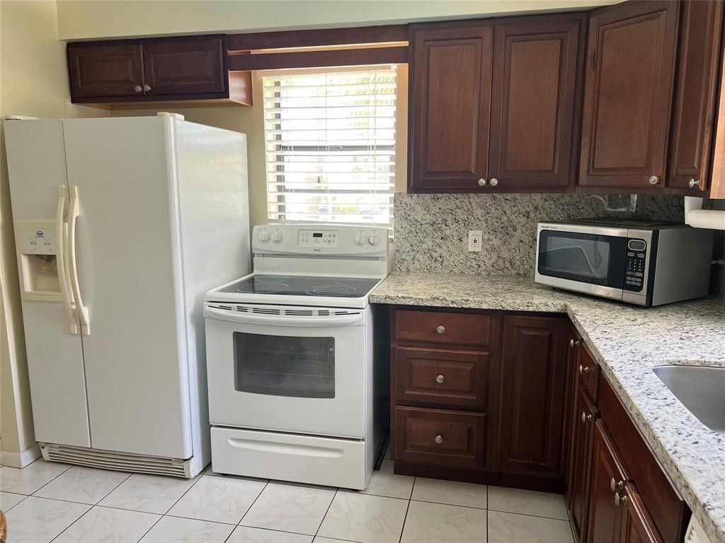 445 SE 21st Avenue, Unit 201, Deerfield Beach, FL 33441 Photo