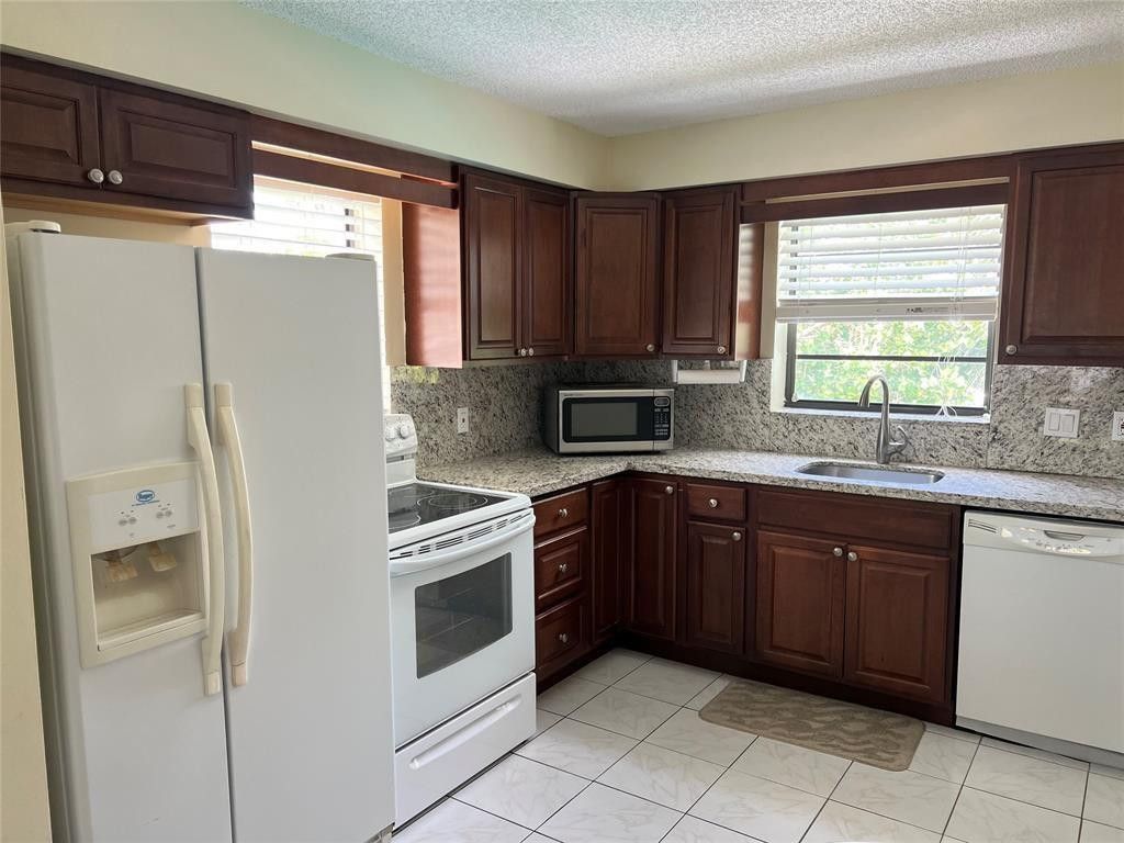 445 SE 21st Avenue, Unit 201, Deerfield Beach, FL 33441 Photo