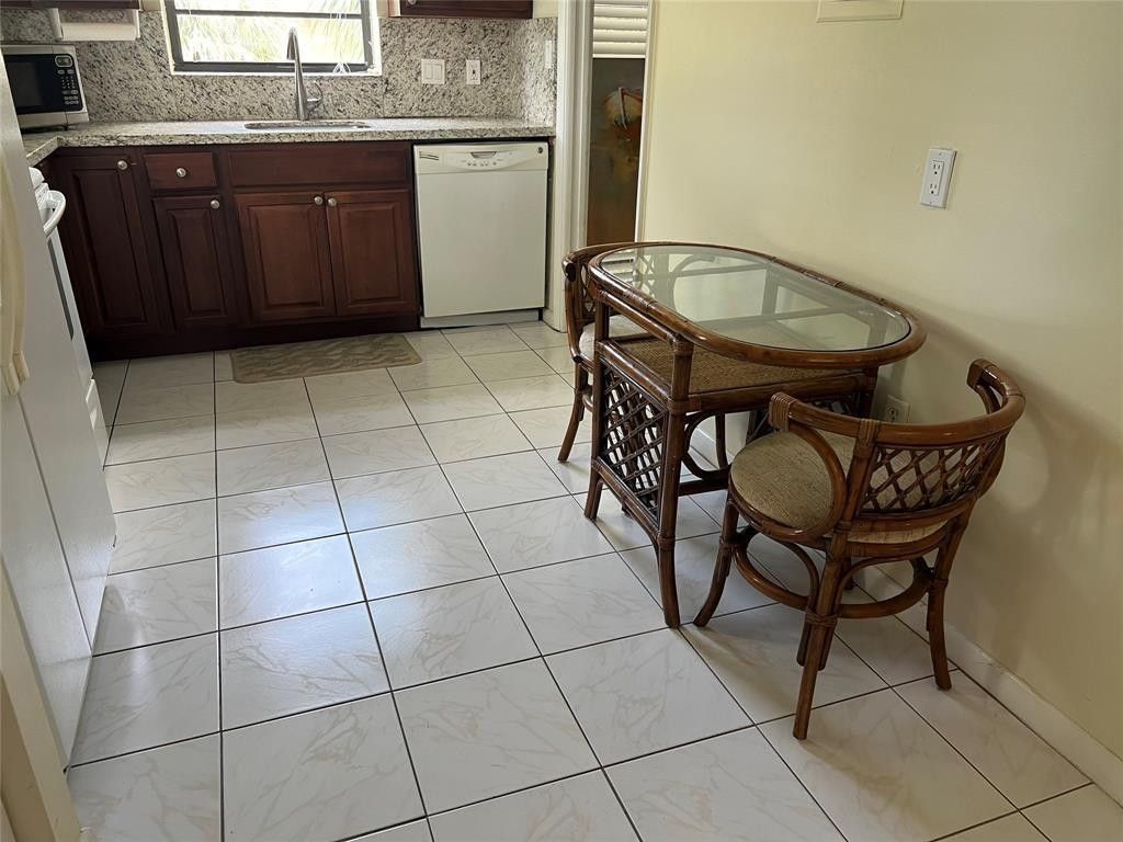 445 SE 21st Avenue, Unit 201, Deerfield Beach, FL 33441 Photo