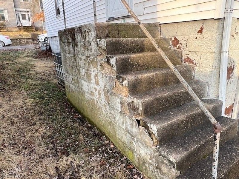 202 Walton Avenue, Barnesville, OH 43713 Photo 7