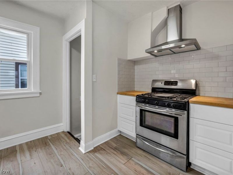 1703 Crestline Avenue, Cleveland, OH 44109 Photo 9