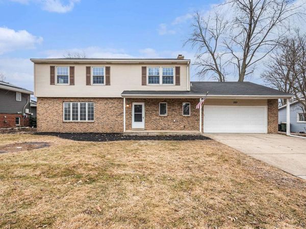 323 Chicago Road, Oswego, IL 60543