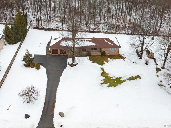 21 Lounsbury Drive, Baldwin Place, NY 10505