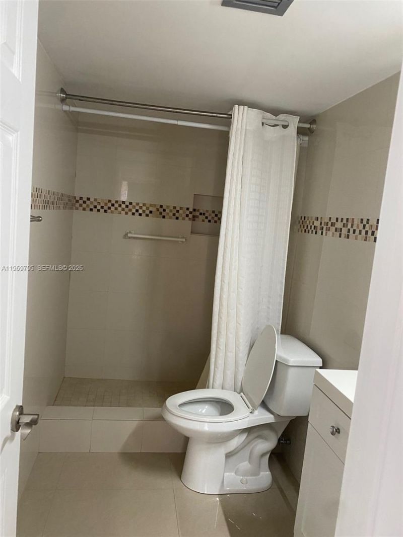 7118 Bonita Dr, Unit 405, Miami Beach, FL 33141 Photo