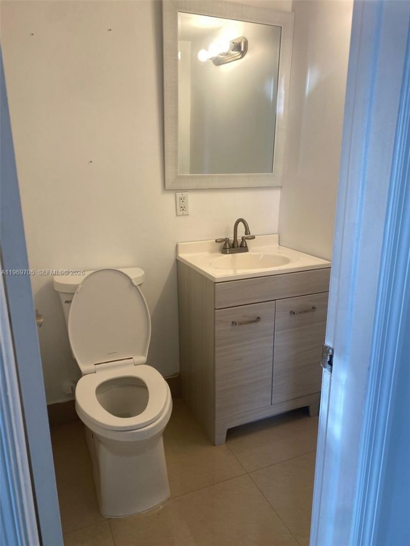 7118 Bonita Dr, Unit 405, Miami Beach, FL 33141 Photo