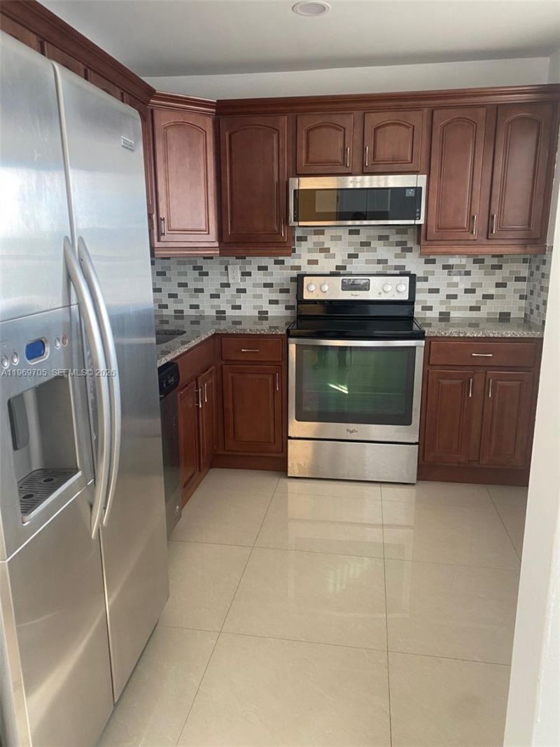 7118 Bonita Dr, Unit 405, Miami Beach, FL 33141 Photo