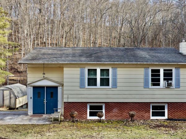 407 Valley Dr, Ronceverte, WV 24970