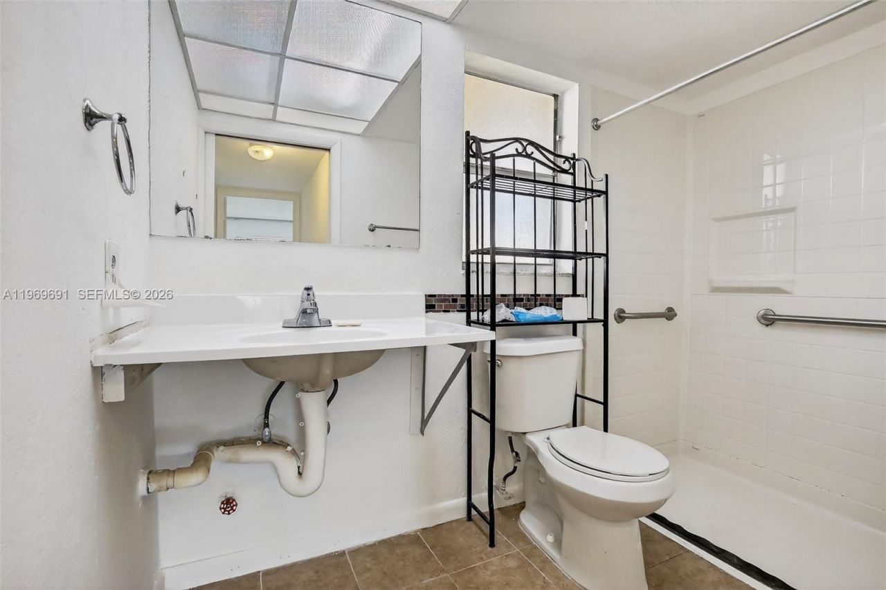 8951 Sunrise Lakes Blvd , Unit 105, Sunrise, FL 33322 Photo