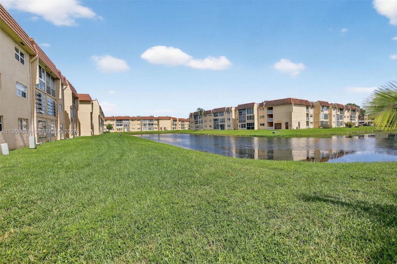 8951 Sunrise Lakes Blvd , Unit 105, Sunrise, FL 33322 Photo