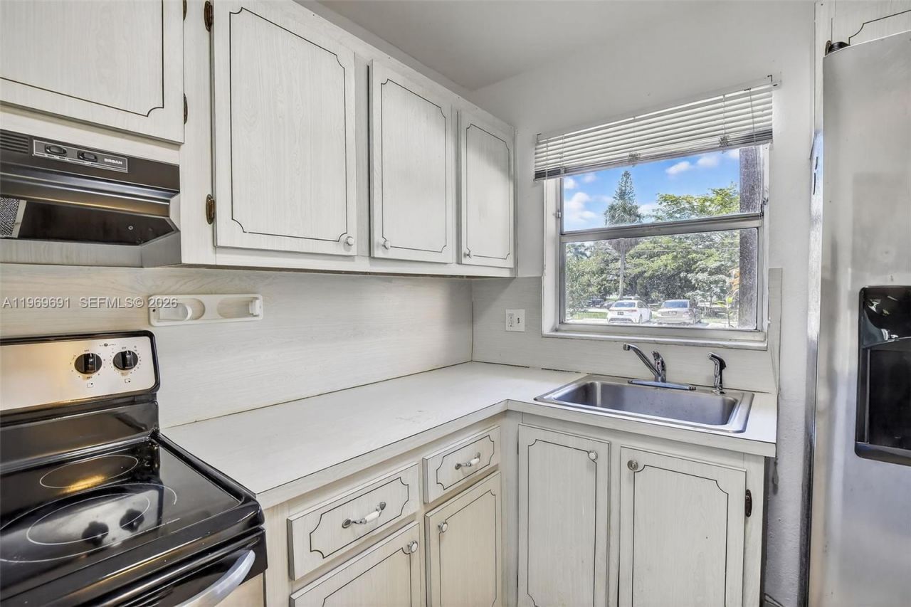 8951 Sunrise Lakes Blvd , Unit 105, Sunrise, FL 33322 Photo