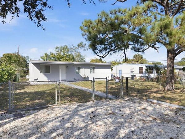 931 Chateau Park Dr , Fort Lauderdale, FL 33311