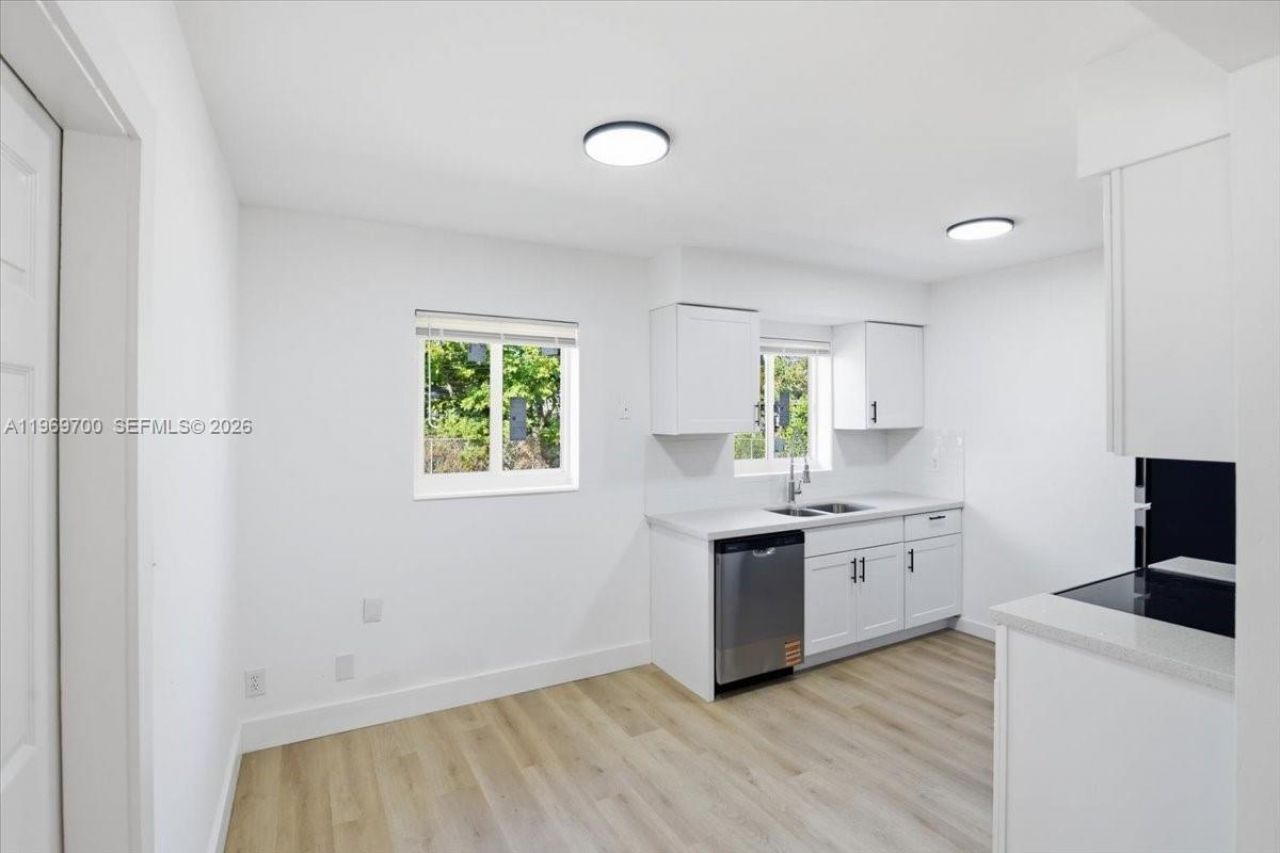 931 Chateau Park Dr , Fort Lauderdale, FL 33311 Photo