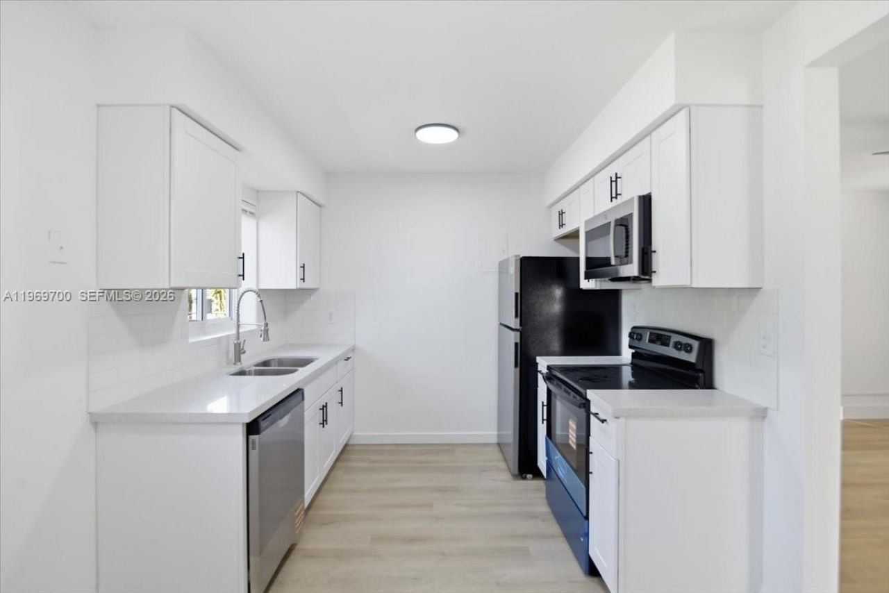 931 Chateau Park Dr , Fort Lauderdale, FL 33311 Photo