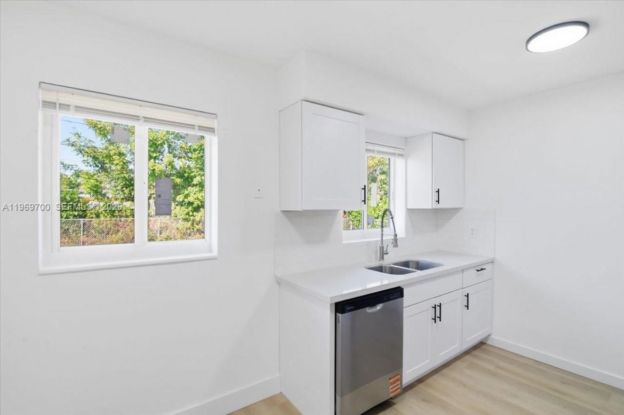 931 Chateau Park Dr , Fort Lauderdale, FL 33311 Photo