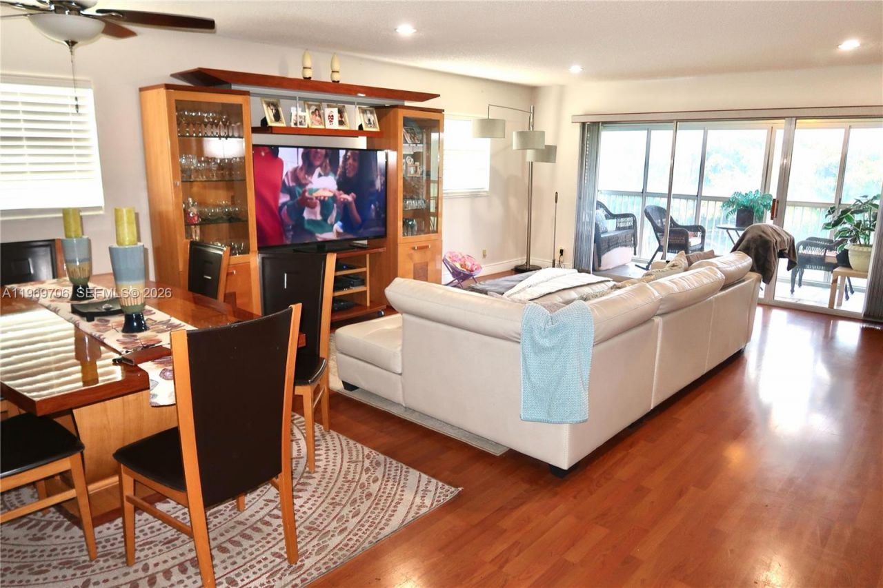 701 SW 128th Ave, Unit 401F, Pembroke Pines, FL 33027 Photo