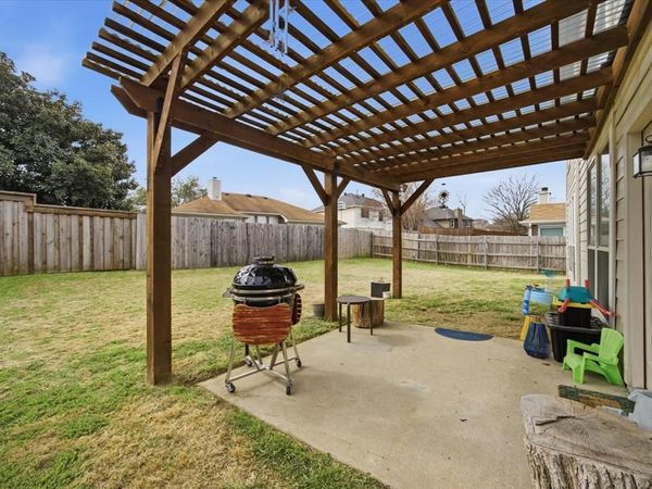 322 Sweet Leaf Lane, Lake Dallas, TX 75065