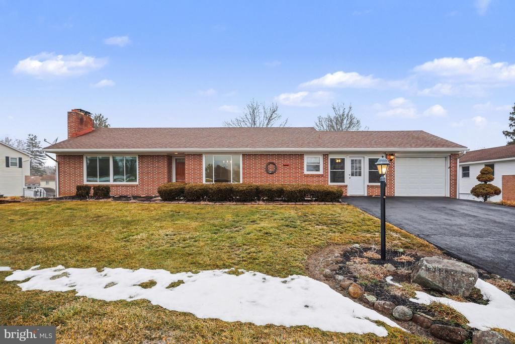 406 Golf Club Avenue, Dillsburg, PA 17019 Main Photo