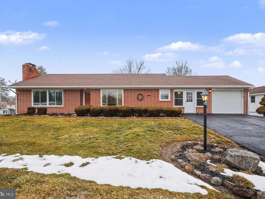 406 Golf Club Avenue, Dillsburg, PA 17019 Main Photo