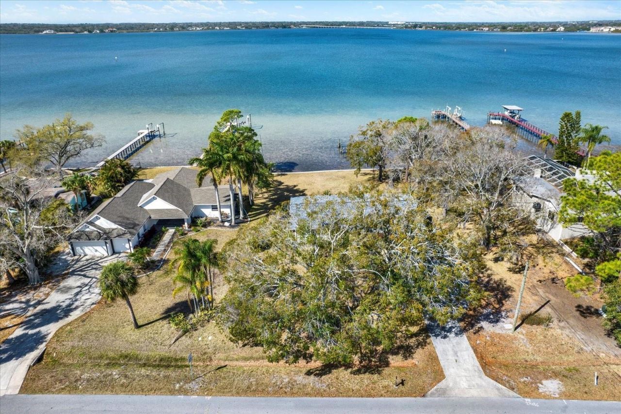 400 Shore Drive E, Oldsmar, FL 34677 Photo