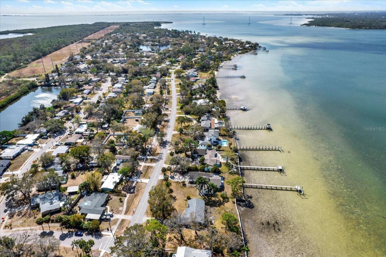 400 Shore Drive E, Oldsmar, FL 34677 Photo