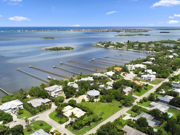 18 Cranes Nest, Sewalls Point, FL 34996