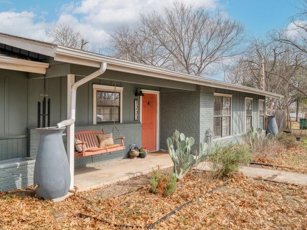 1233 Orange ST, Lockhart, TX 78644