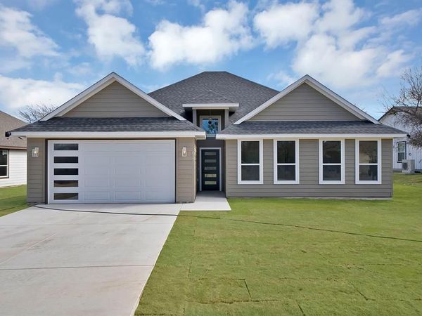 617 Lanai Circle, Runaway Bay, TX 76426