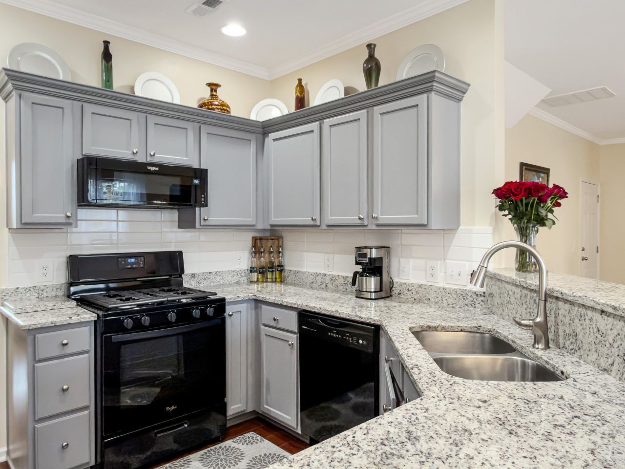 5000 Whitfield Court Photo 5