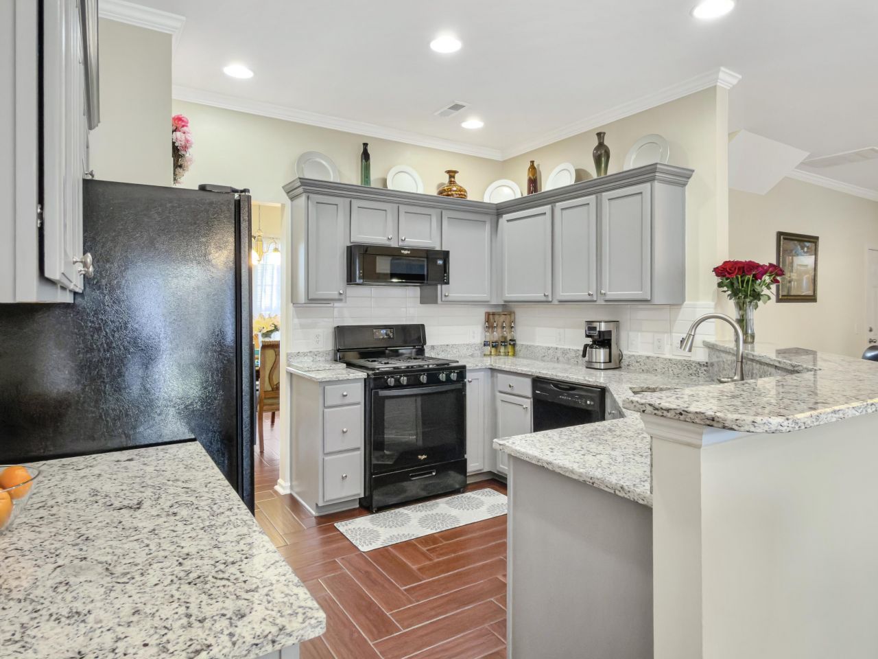 5000 Whitfield Court Photo 6