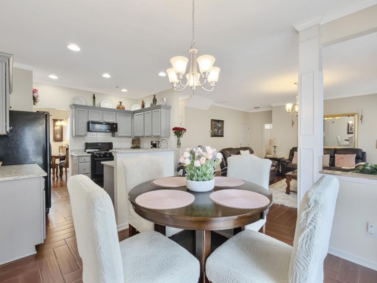 5000 Whitfield Court Photo 9