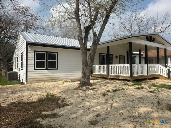 1008 Gonzales St., Cuero, TX 77954
