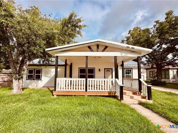 1008 Gonzales St., Cuero, TX 77954