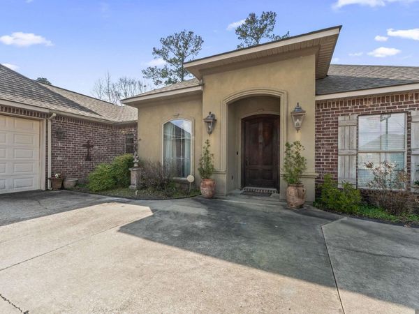28049 Foxfire Ave, Walker, LA 70785