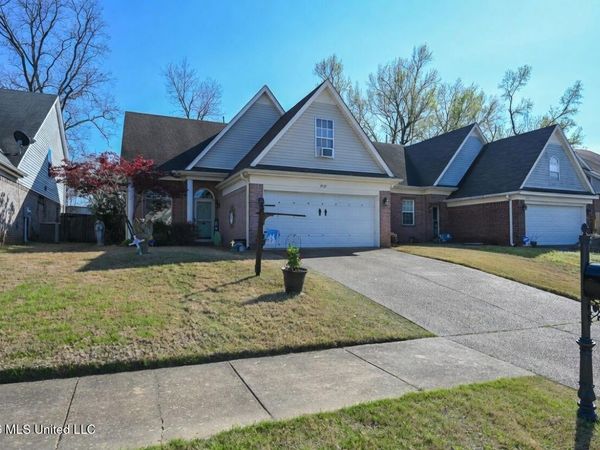 9737 W Dogwood Court, Olive Branch, MS 38654