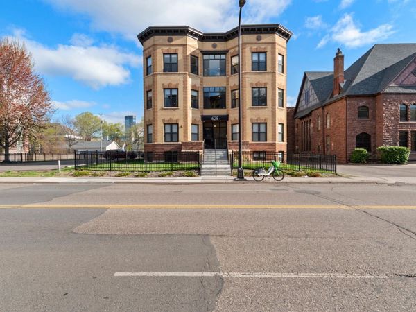 628 E Franklin Avenue, Unit 301, Minneapolis, MN 55404