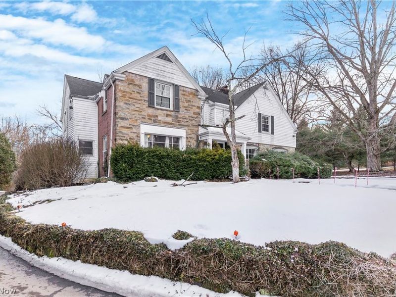 925 Colonial Drive, Youngstown, OH 44505 Photo 2