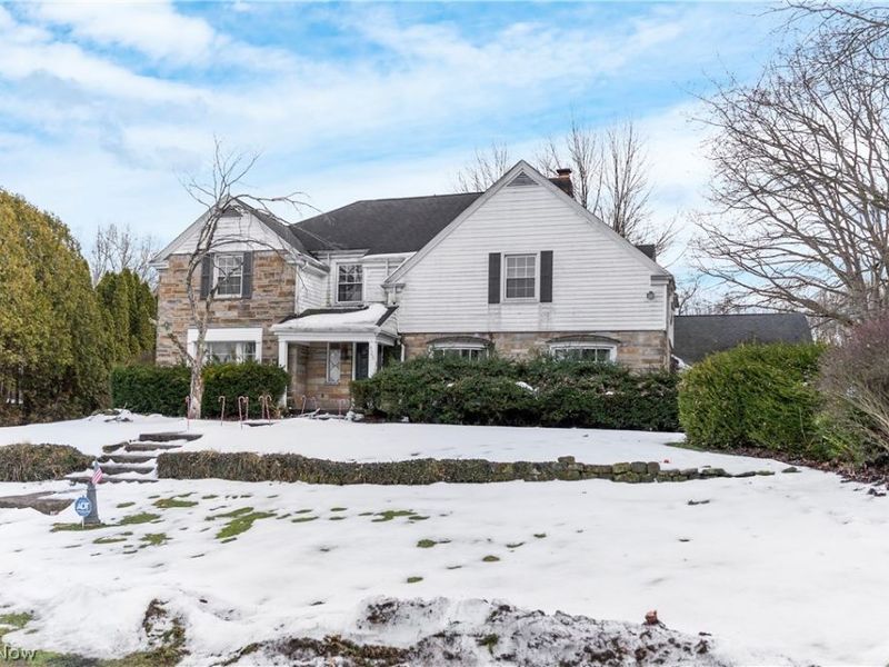 925 Colonial Drive, Youngstown, OH 44505 Photo 3