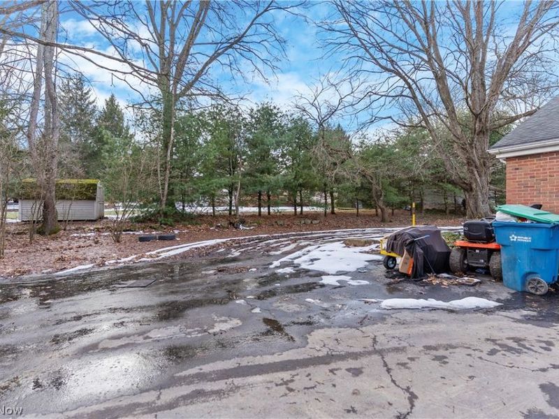 925 Colonial Drive, Youngstown, OH 44505 Photo 32