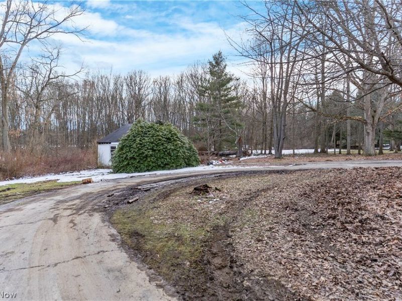 925 Colonial Drive, Youngstown, OH 44505 Photo 38