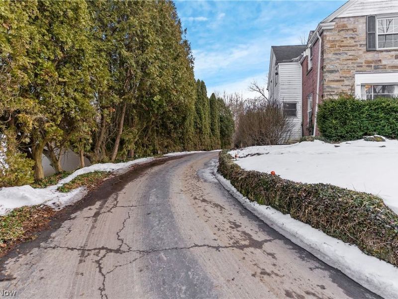 925 Colonial Drive, Youngstown, OH 44505 Photo 43