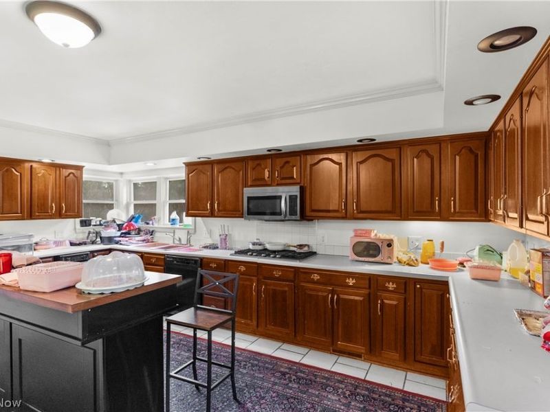 925 Colonial Drive, Youngstown, OH 44505 Photo 5