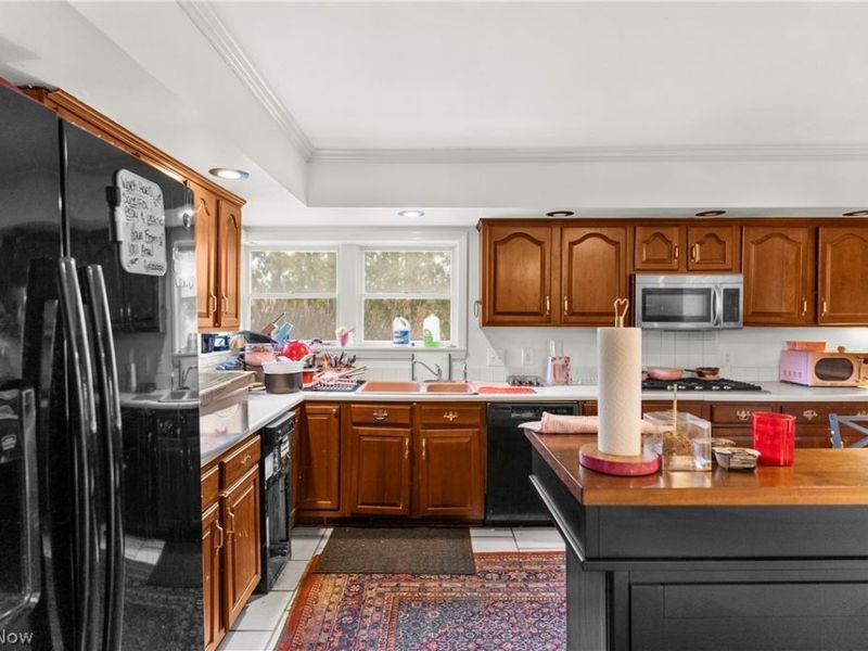 925 Colonial Drive, Youngstown, OH 44505 Photo 6