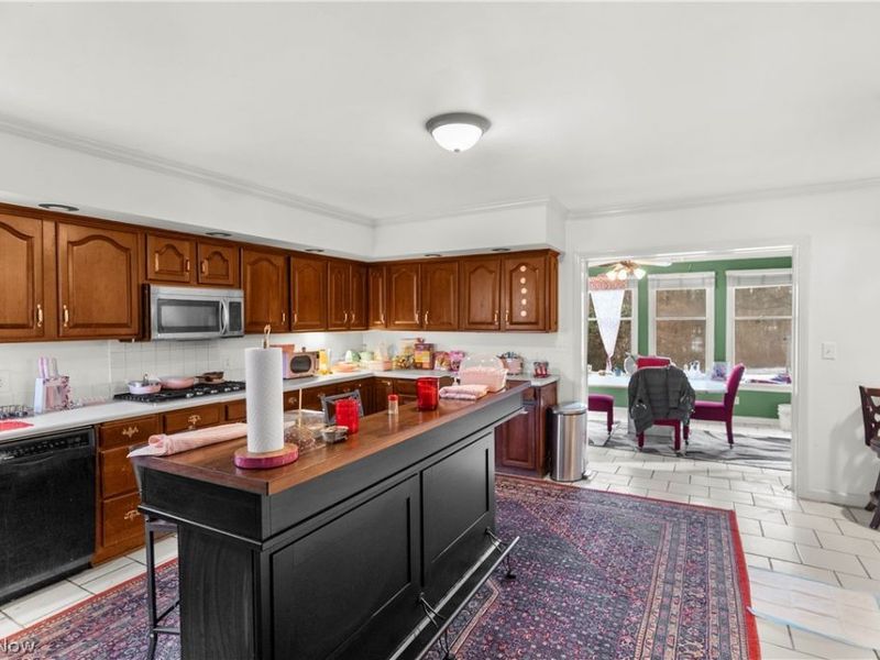 925 Colonial Drive, Youngstown, OH 44505 Photo 7