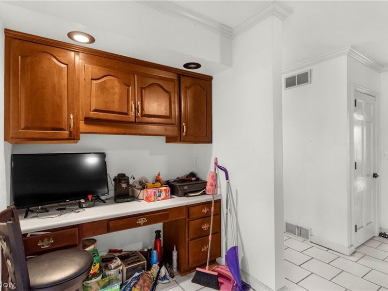 925 Colonial Drive, Youngstown, OH 44505 Photo 9