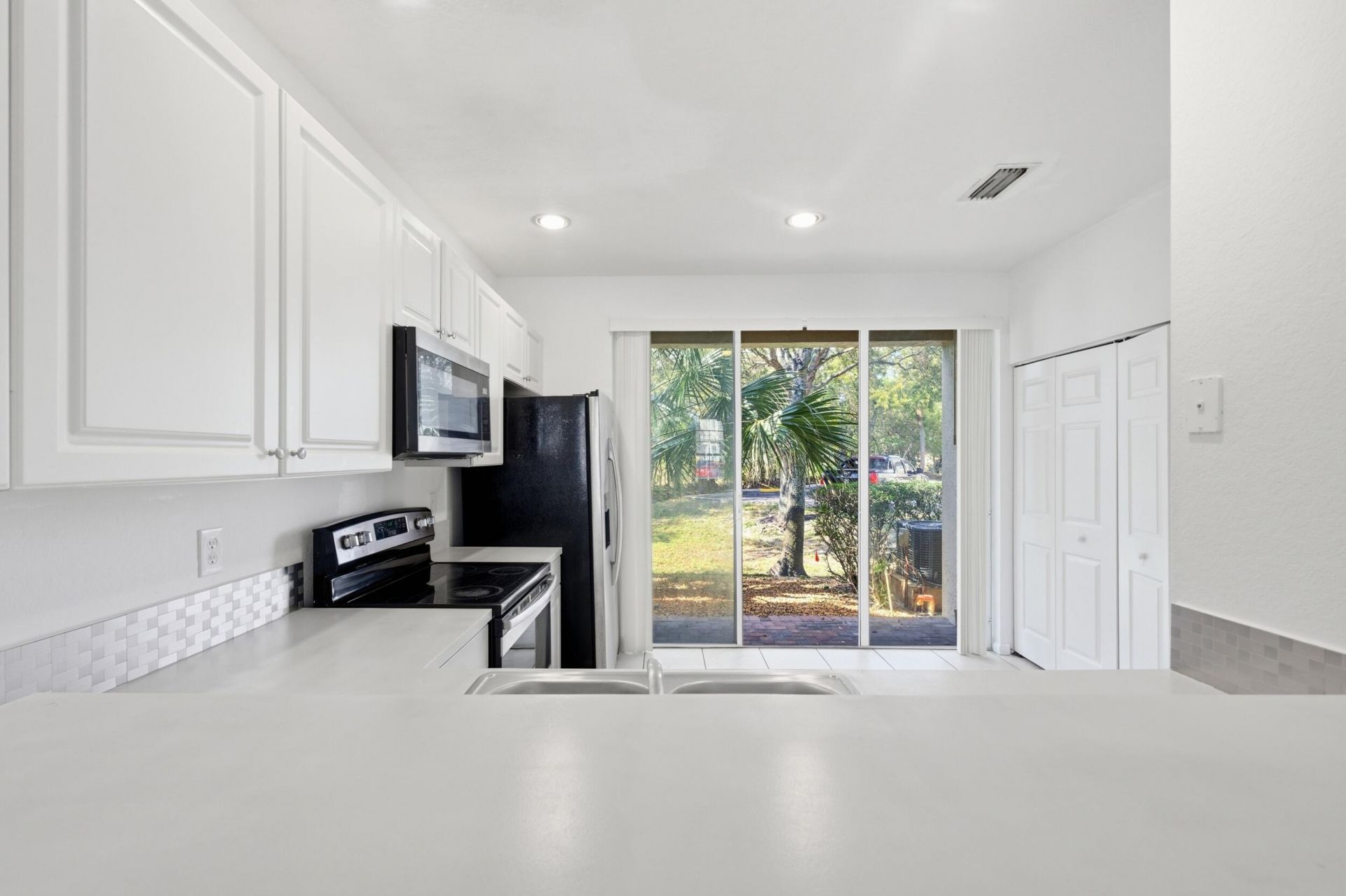 687 NW 42nd Avenue, Plantation, FL 33317 Photo