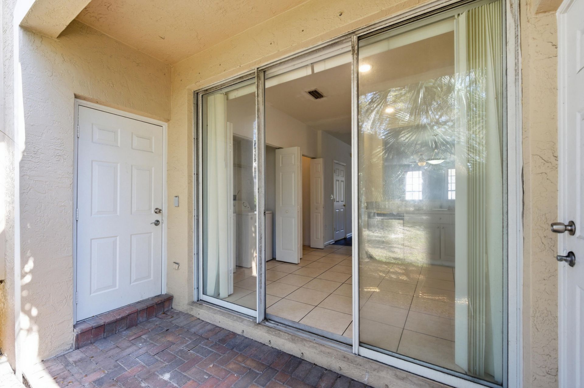 687 NW 42nd Avenue, Plantation, FL 33317 Photo